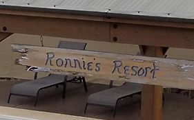 Ronnie'S Resort